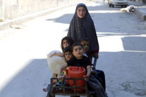 syria-aleppo-woman-children