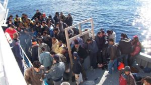 boat_people_at_sicily_in_the_mediterranean_sea_1