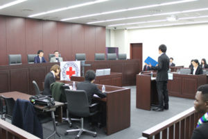 決勝法廷に至るまでに8つの模擬法廷が設けられた