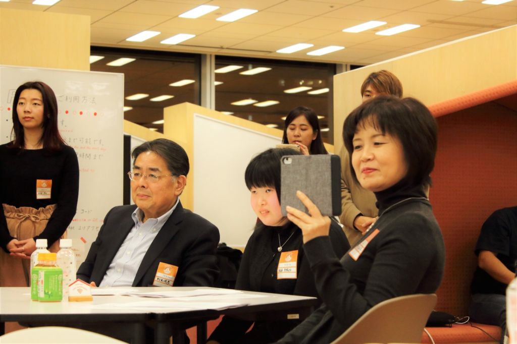 作品に登場した駒見さんご一家も授賞式に出席