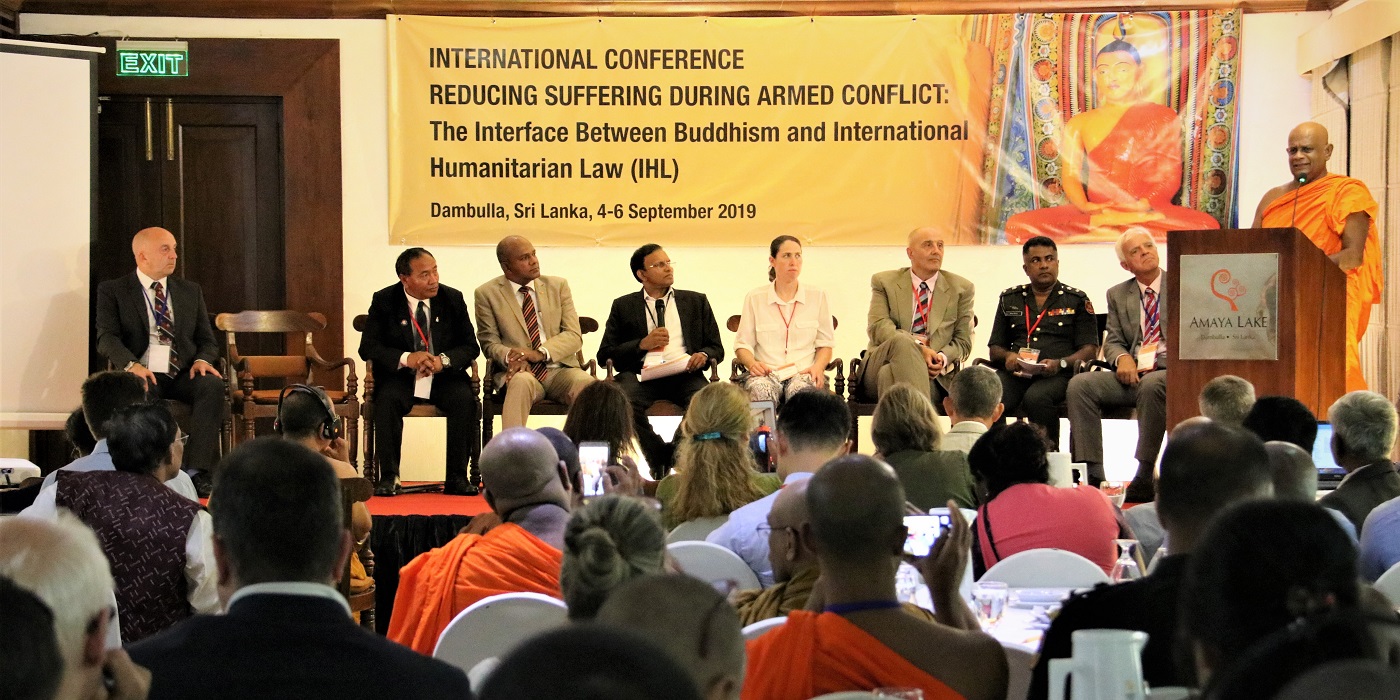 ICRC主催の国際会議。世界中から仏教学者が一堂に会し、国際人道法と仏教の共通概念について議論。紛争下にいる人々の苦しみの軽減などを話し合う