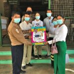 ミャンマー・チャイントンで1,200人の教師を対象に実施した新型コロナウイルス感染症の予防に関するセッションを実施した扇割(中央)