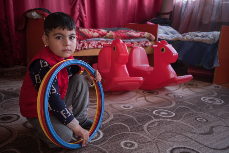 紛争激化により国内避難民となった子ども