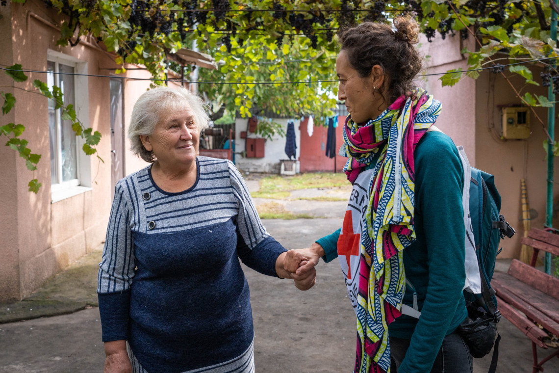 務めていた地元の病院が損壊し、ビラは危険をかえりみず家々を巡回した