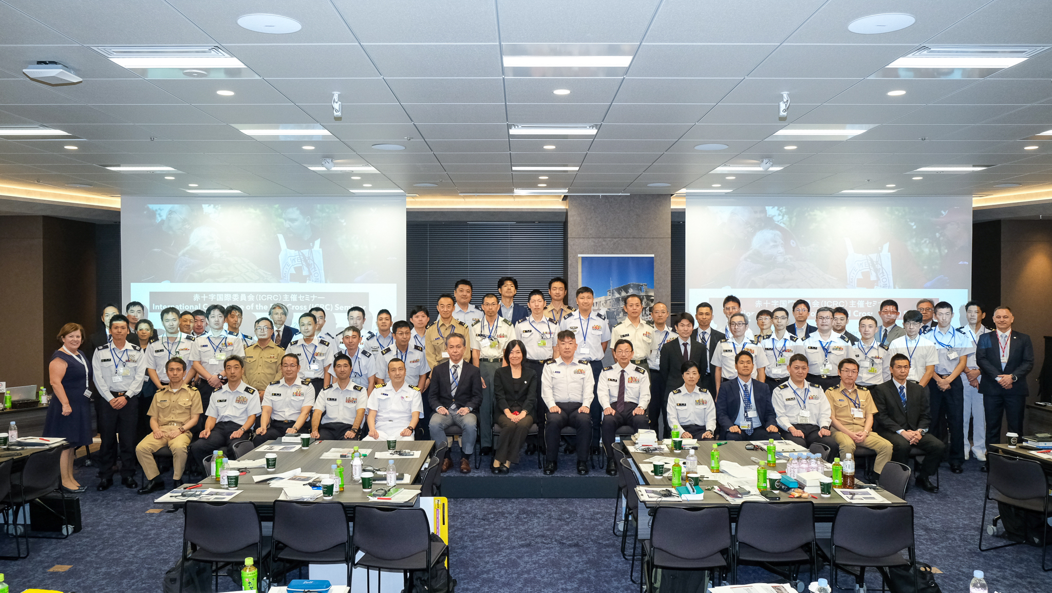 文民保護に関するセミナーに参加した70名超の自衛隊員との集合写真