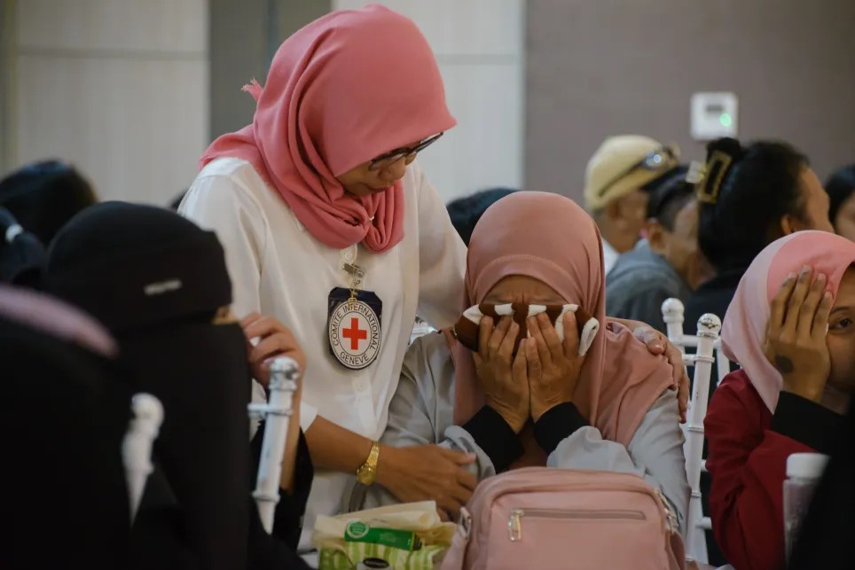ICRC protection field officer Raidah Latip comforts the family member of a person who went missing during the Marawi conflict